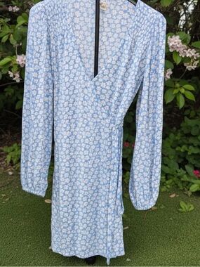 Billabong Long Sleeve Blue Floral Wrap Dress Size Small